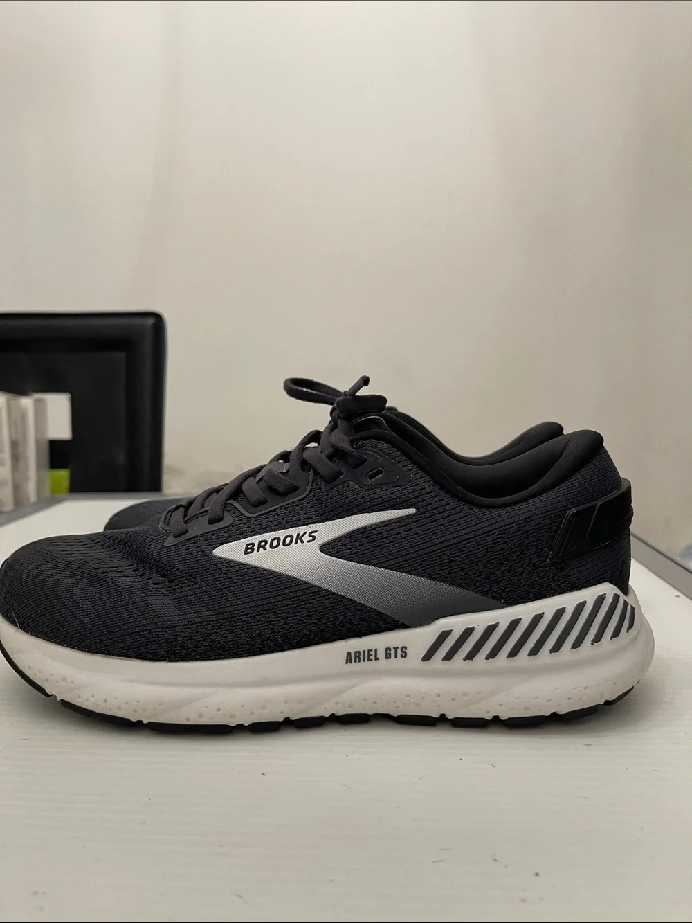BROOKS GTS ARIEL 24 RUNNING SNEAKERS WOMENS SIZE 8.5